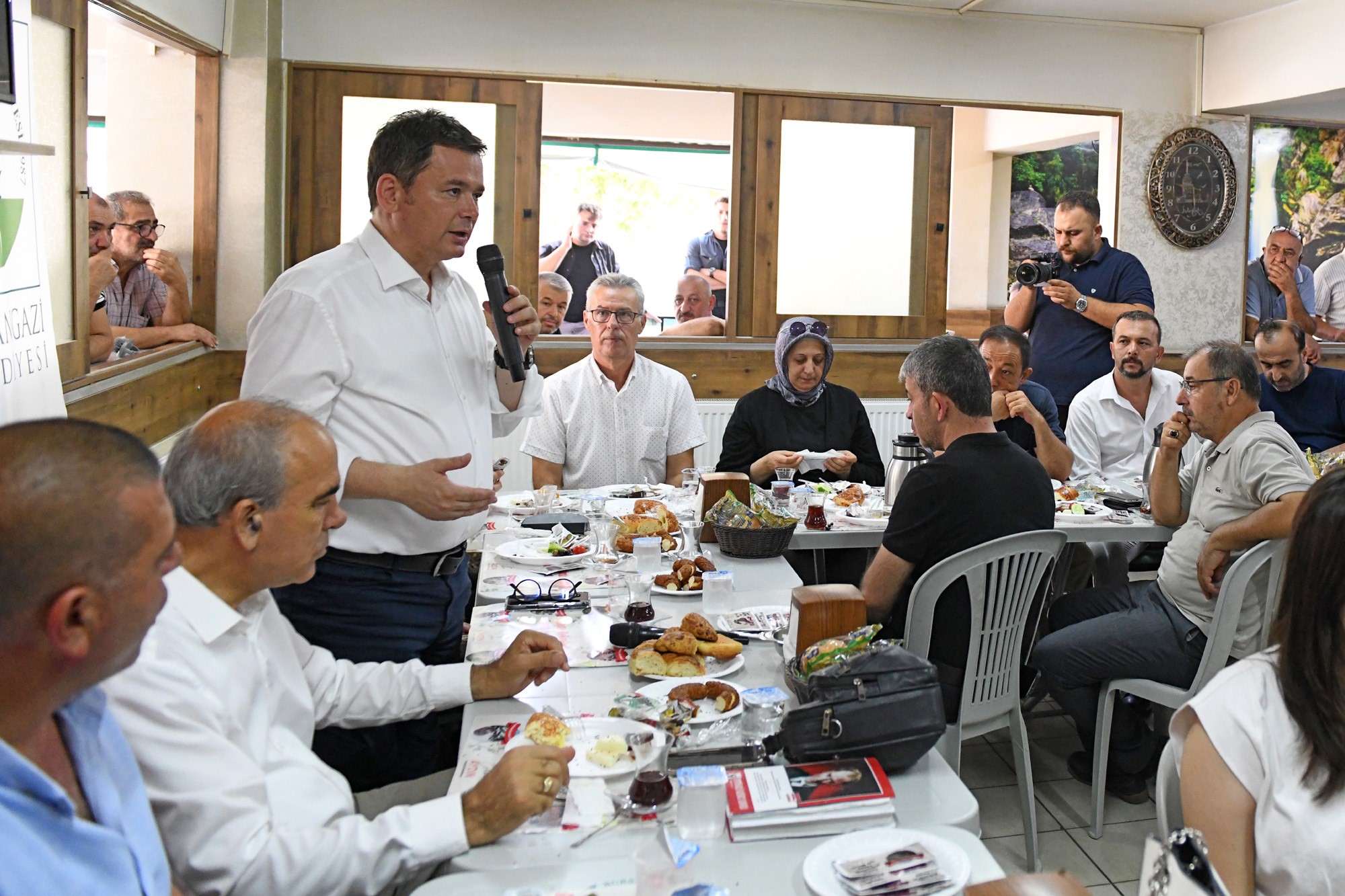Osmangazi Belediye Başkanı Erkan Aydın, mahalle ziyaretleri kapsamında Küçükbalıklı Mahallesi