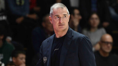 Bursaspor Basketbol Başkanı Sezer Sezgin, 57 yaşındaki Bosnalı Başantrenör Nenad