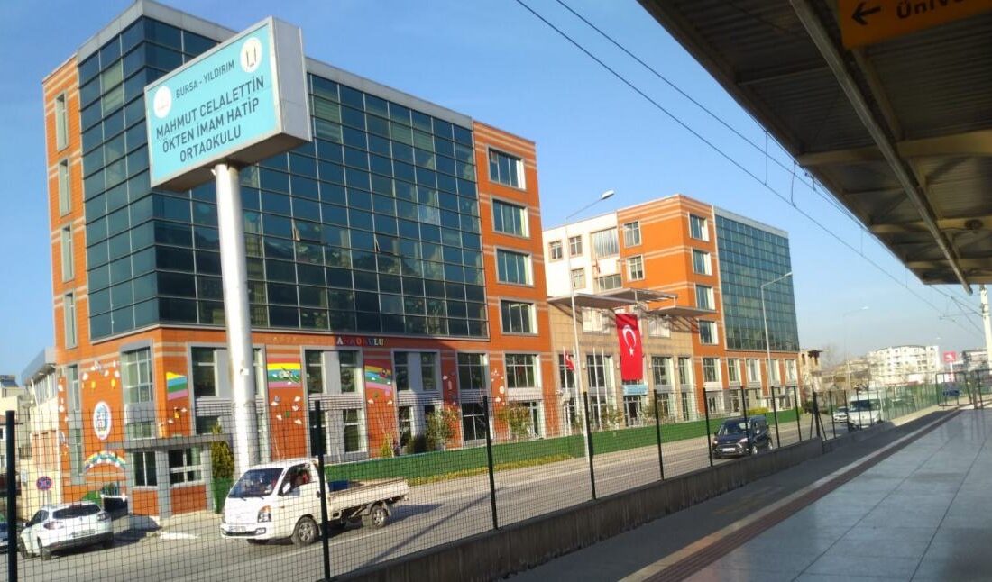 İYİ Parti Balıkesir Milletvekili Turan Çömez'in Bursa'daki bir imam hatip
