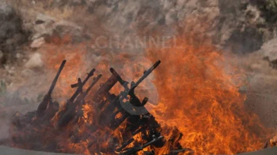 Irak'a bağlı Süleymaniye kentinde bulunan Casana Mağarası'nda silah bırakma töreni