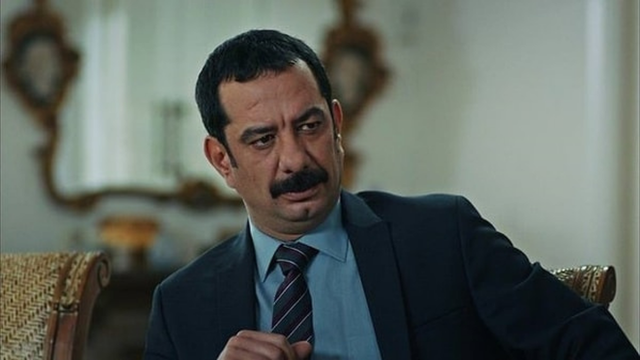 Oyuncu ve seslendirme sanatçısı Emre Törün, 53 yaşında hayatını kaybetti.
