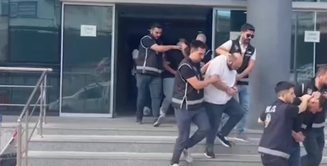 Bursa il girişinde durdurulan bir araçta 2 adet el bombası