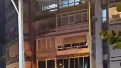 Bursa’nın Gemlik ilçesinde bir sitedeki binada çıkan yangın, itfaiye ekiplerinin