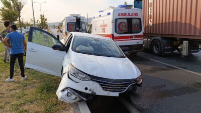 Bursa'nın İnegöl ilçesinde cip ile çarpışan otomobilin karşı şeride geçtiği