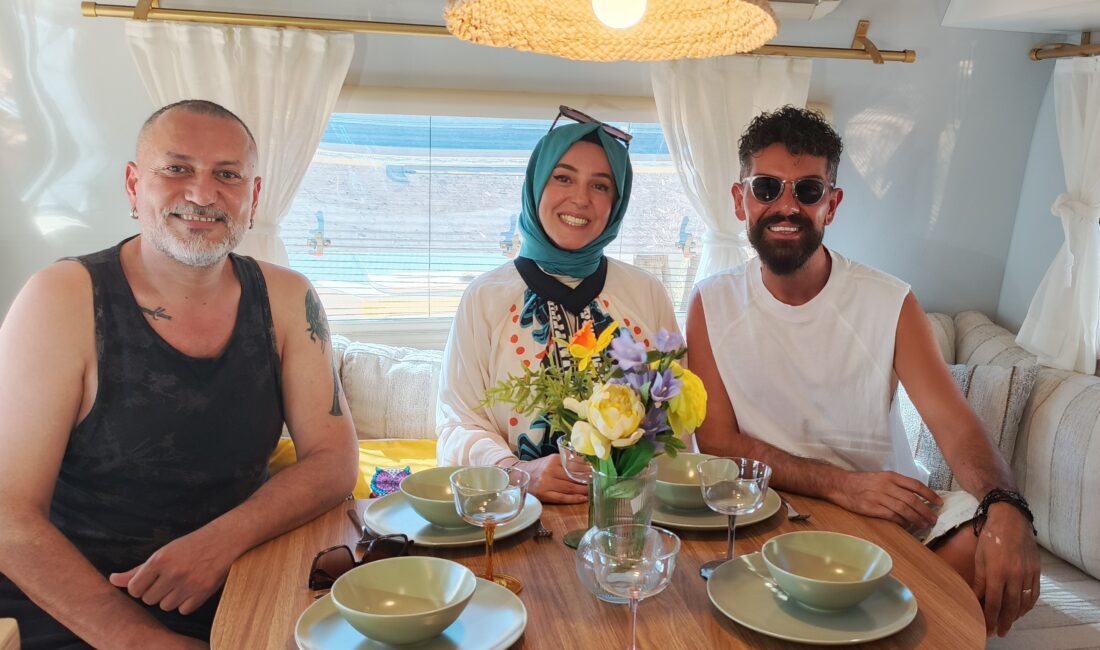 Hüsnü Şenlendirici, fuarda görüp yeni projesi için satın almayı düşündüğü