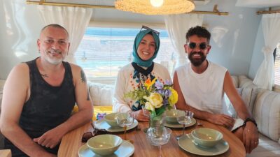 Hüsnü Şenlendirici, fuarda görüp yeni projesi için satın almayı düşündüğü