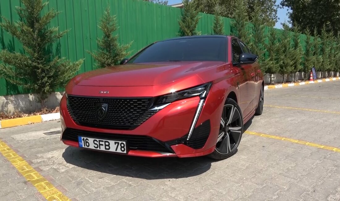 Sıfır kilometre aldığı Peugeot 308 GT model otomobilinde daha 500'üncü