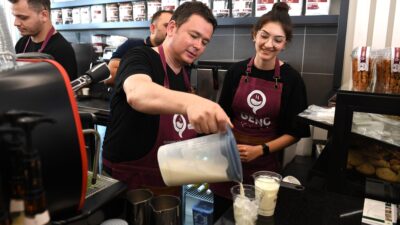 Bursa’da gençlerin yeni buluşma noktası haline gelen "Genç Kafe", uygun