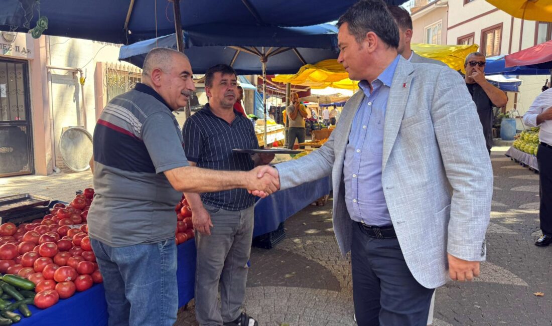 Osmangazi Belediye Başkanı Erkan Aydın, Muradiye Mahallesi’ndeki pazar yerini ziyaret