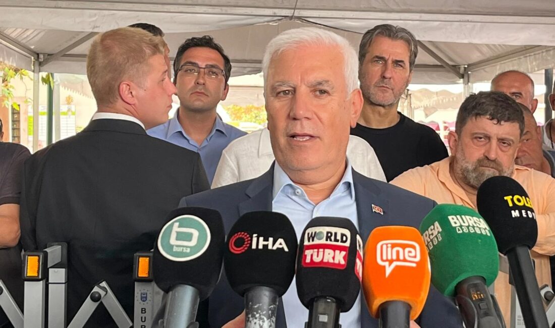Bursa Büyükşehir Belediye Başkanı Mustafa Bozbey, partisinden istifa haberlerini yalanlayarak,