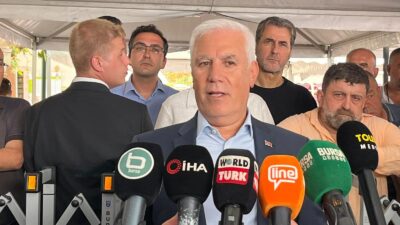 Bursa Büyükşehir Belediye Başkanı Mustafa Bozbey, partisinden istifa haberlerini yalanlayarak,