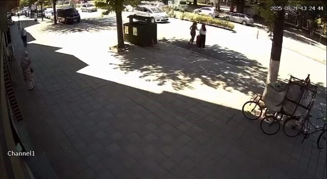 Bursa'nın İnegöl ilçesinde yayaya yol veren araca çarpmamak için direksiyonu