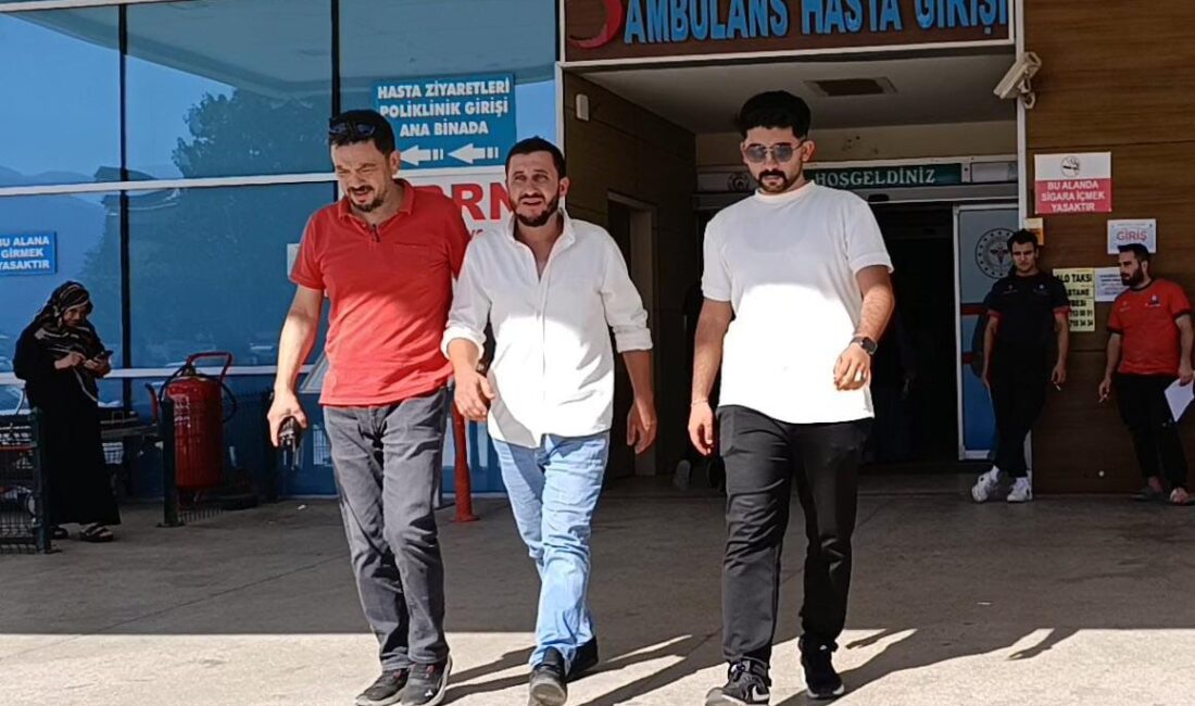 Bursa'nın İnegöl ilçesinde gece saatlerinde otomobille gelip bir büfeye tabancayla
