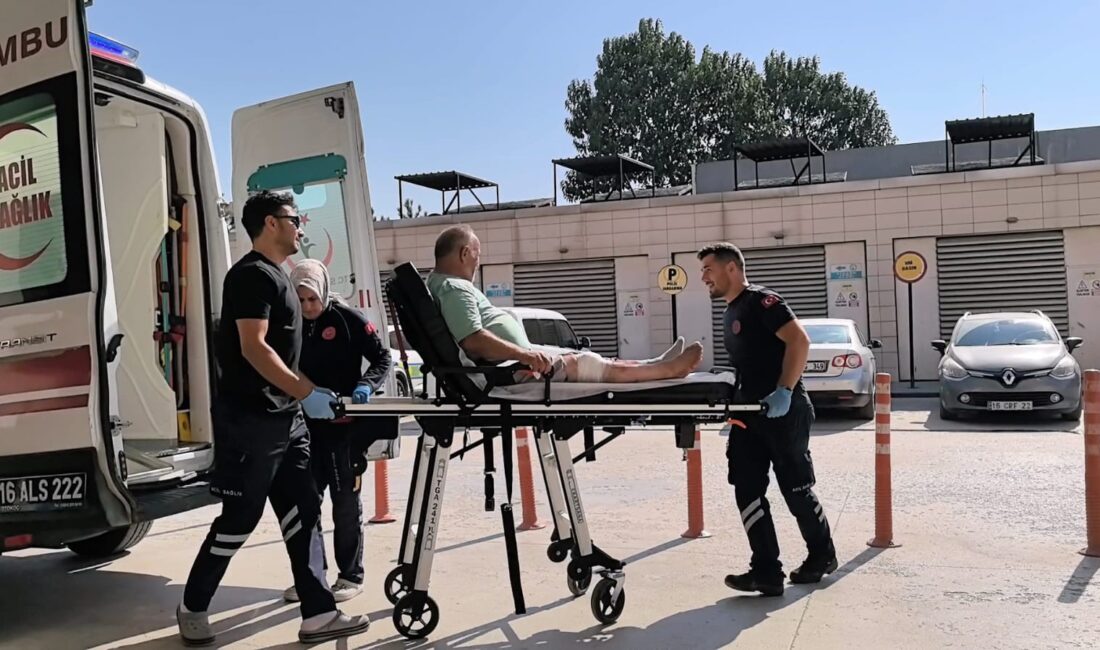 Bursa'nın İnegöl ilçesinde altyapı çalışmasında görevli bir işçi, spiralle boru