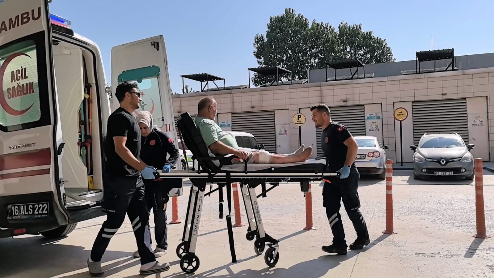 Bursa'nın İnegöl ilçesinde altyapı çalışmasında görevli bir işçi, spiralle boru