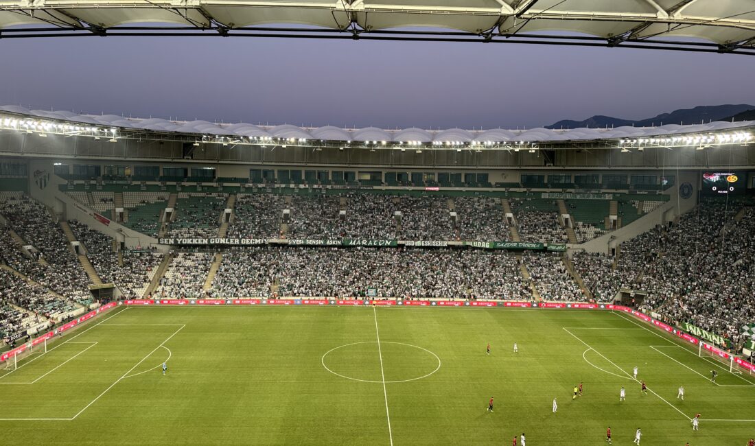 Bursaspor ve Eskişehirspor dostluk ve doğa için mücadele ediyor.