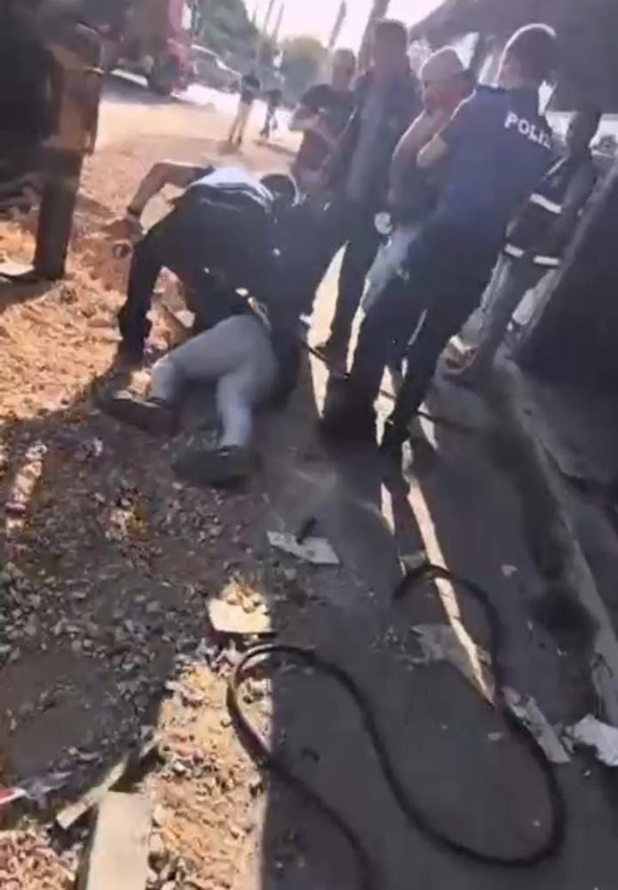 Bursa Osmangazi’de kaçak olduğu iddia edilen bir kafeteryanın yıkımı sırasında