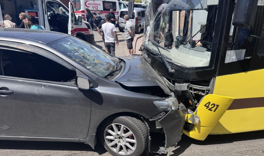 Bursa'da belediye otobüsü ile otomobilin çarpıştığı kazada 6 kişi yaralandı.