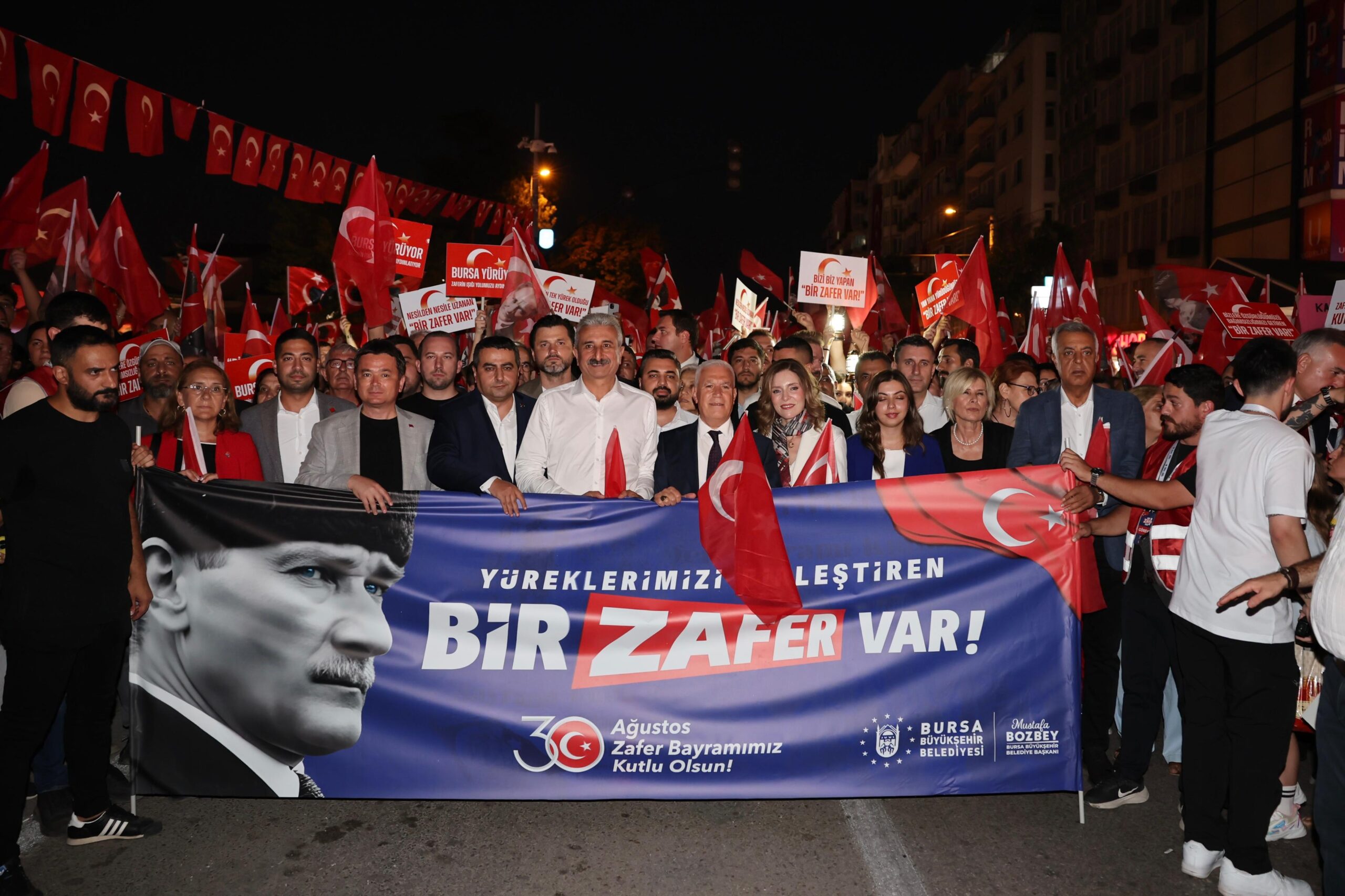 Bursa Büyükşehir Belediyesi’nin düzenlediği 30 Ağustos Zafer Bayramı kutlamaları on
