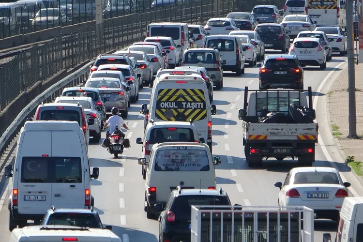 Karayolları Trafik Yönetmeliği'nde değişiklik yapıldı ve C hususiyetleri sınıfındaki araçlara