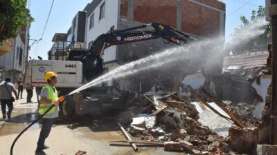 Yıldırım Belediyesi kullanım ömrünü tamamlayan, kent estetiği bakımından olumsuz görüntü