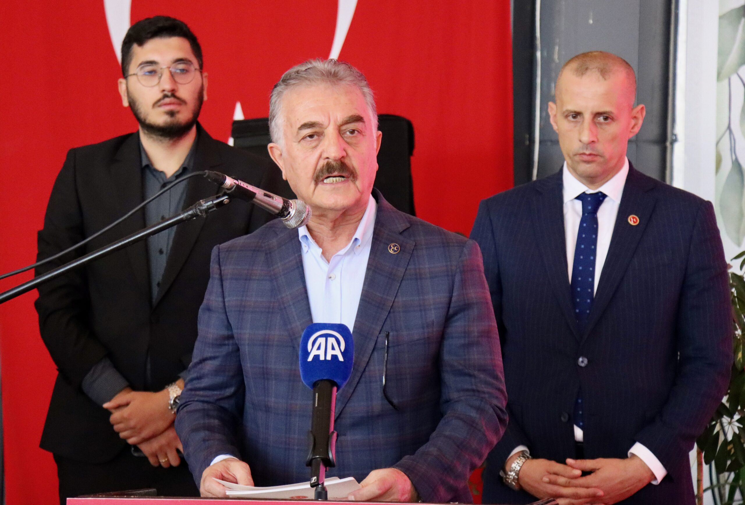 MHP Genel Sekreteri İsmet Büyükataman, Bursa Gemlik’te düzenlenen üye katılım