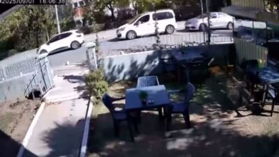 Bursa’nın Nilüfer ilçesinde 3 aracın karıştığı zincirleme kaza güvenlik kamerasına