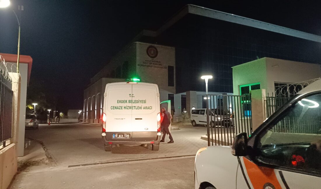 Balıkesir'in Erdek açıklarında yürütülen arama-kurtarma çalışmalarında çıkarılan ve iş adamı