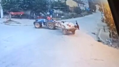 Bursa'nın İnegöl ilçesinde babasının kullandığı traktörün altında kalarak ağır yaralanan