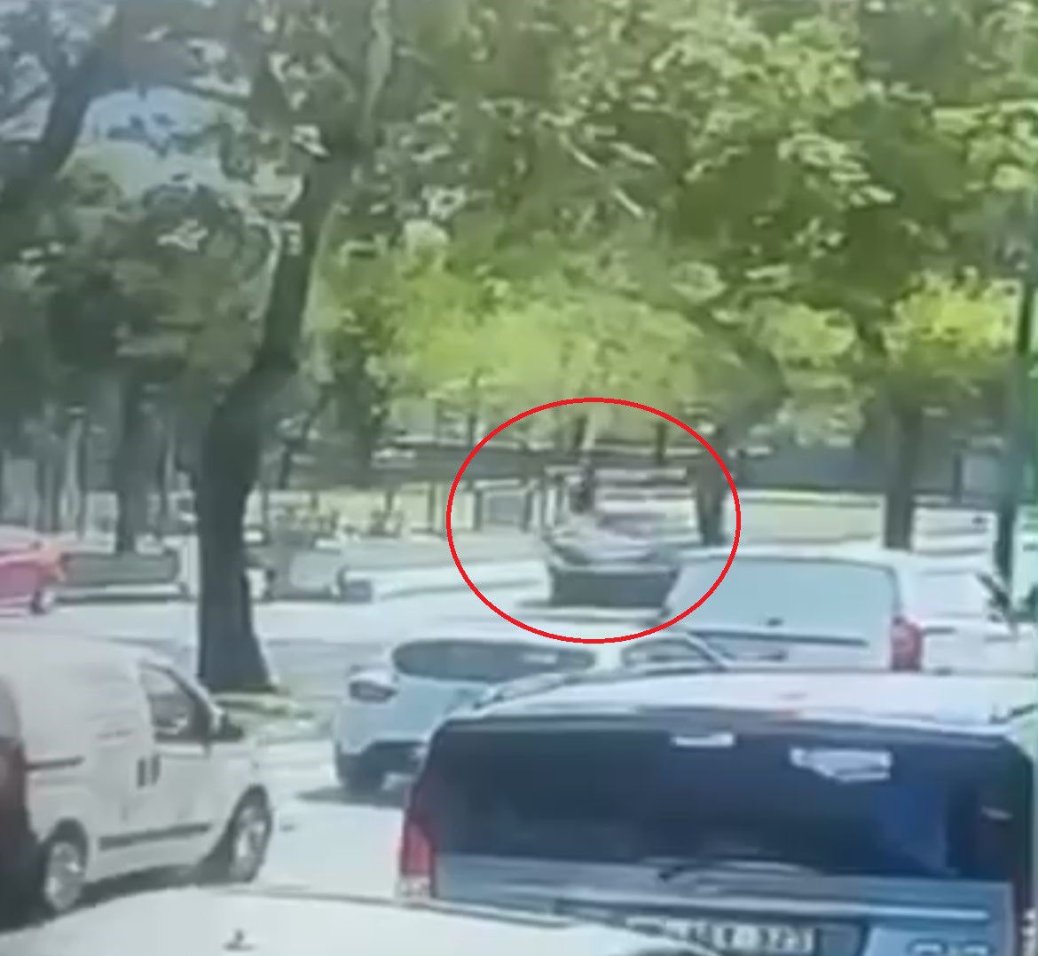 Bursa'nın Osmangazi ilçesinde yolun karşısına geçmeye çalışan Rahmi Keskin, ticari