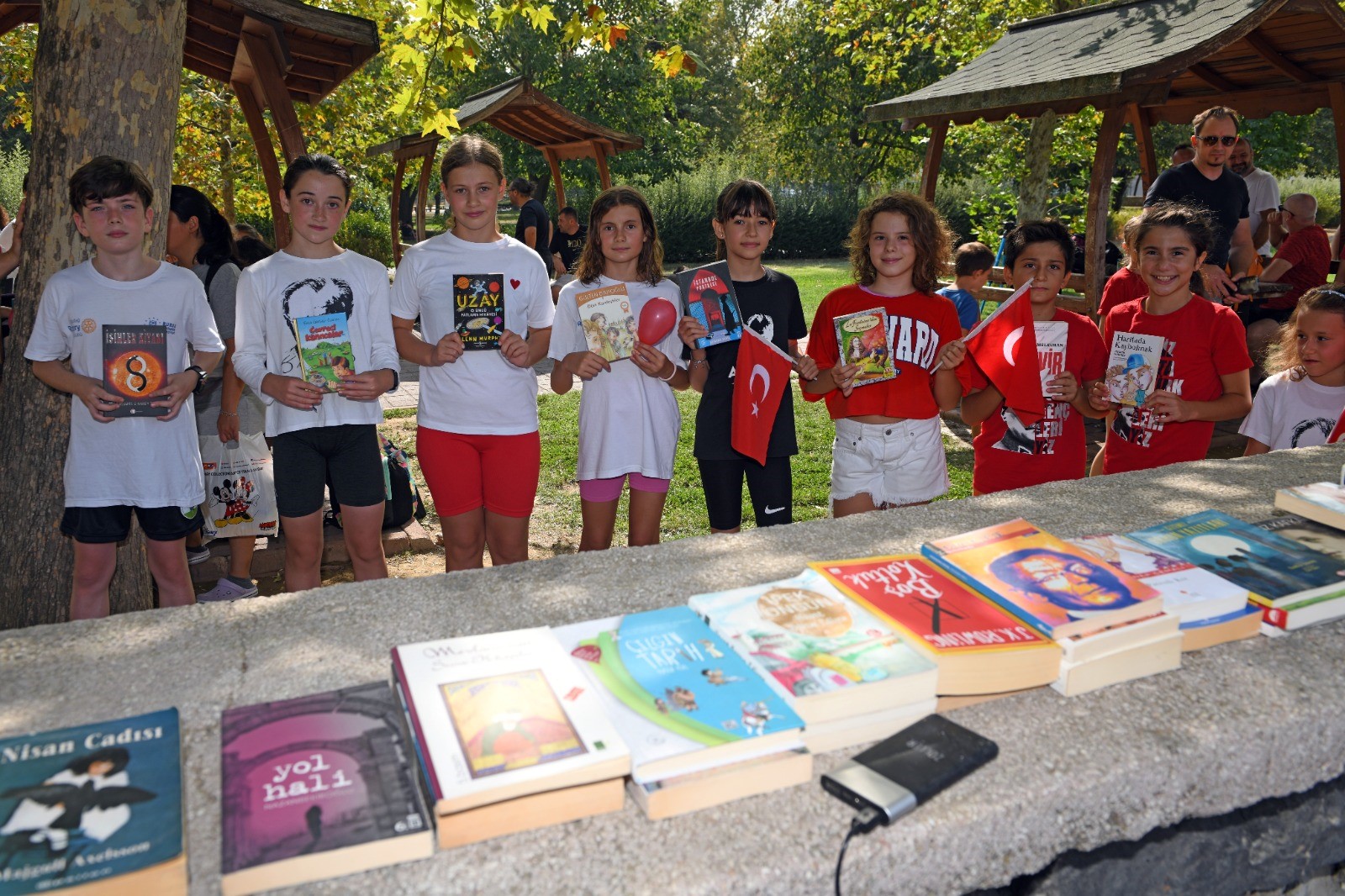 Osmangazi Belediyesi’nin başlattığı 1 Kitap 1 Fidan kampanyasına katılan Osmangazi