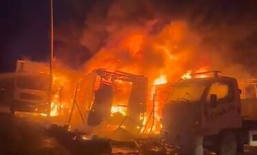 Bursa'nın Osmangazi ilçesinde park halindeki 3 kamyon ve 1 tır