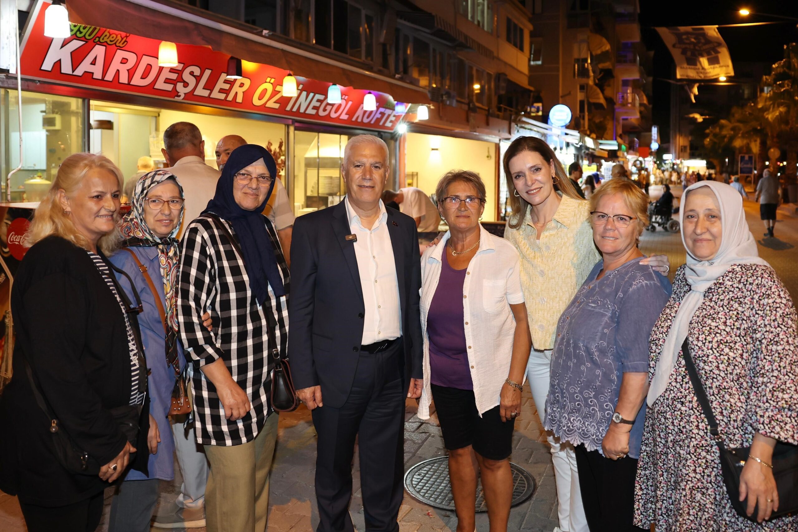 Bursa Büyükşehir Belediye Başkanı Mustafa Bozbey, Gemlik-Kumla’da halkla buluştu. Sahil