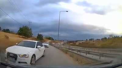 Bursa’nın Nilüfer ilçesinde ailesiyle birlikte seyir halinde olan bir sürücü,