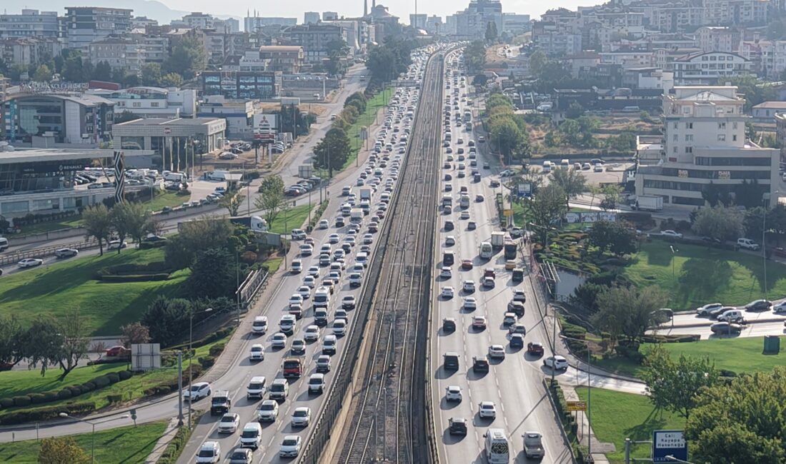 2025-2026 eğitim-öğretim yılının ilk günü Bursa’da yoğun trafikle başladı. Servisler,