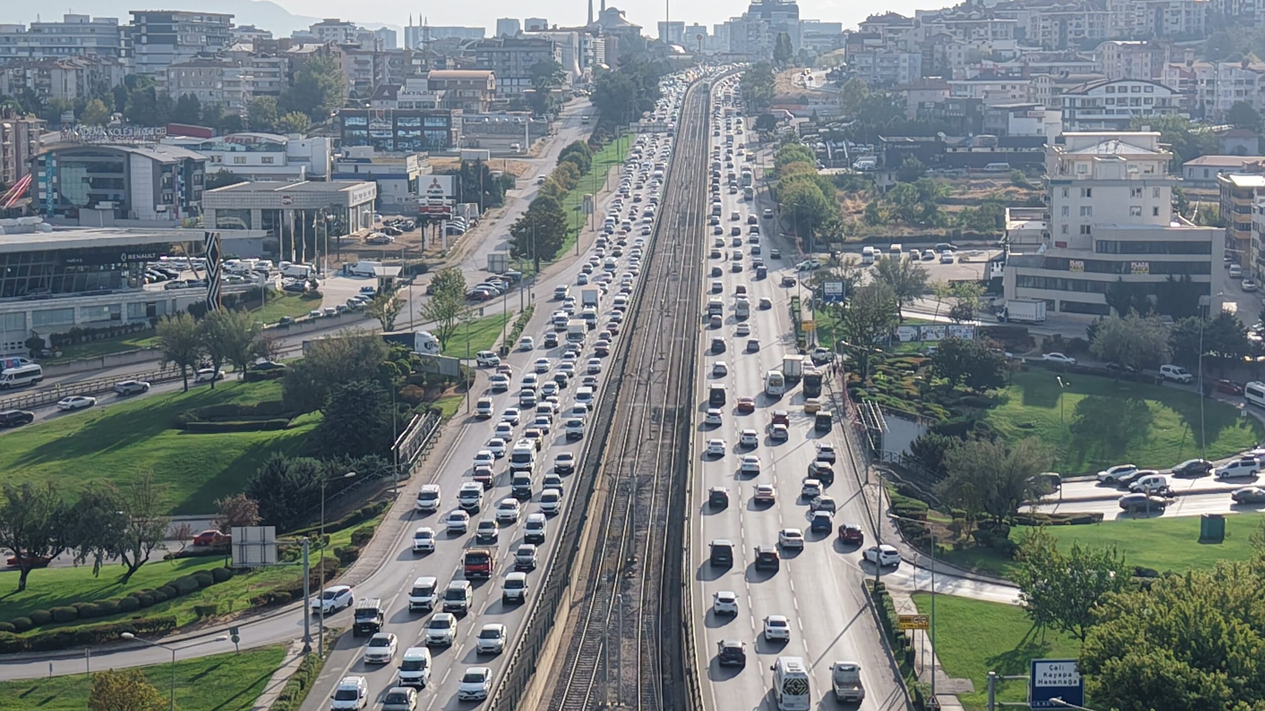 2025-2026 eğitim-öğretim yılının ilk günü Bursa’da yoğun trafikle başladı. Servisler,