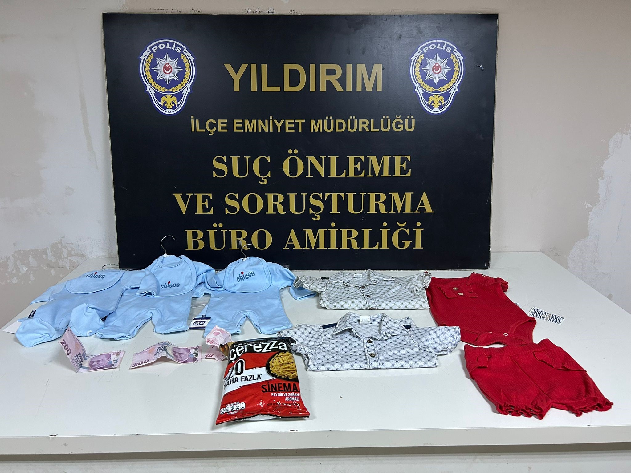 Bursa’nın Yıldırım ilçesinde tırnakçılık yöntemiyle esnafı dolandırmaya çalışan 3 kadından