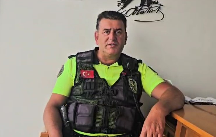Bursa'da Karacabey Boğazı açıklarında batan teknesindeki 3 kişiyi kurtaran 23