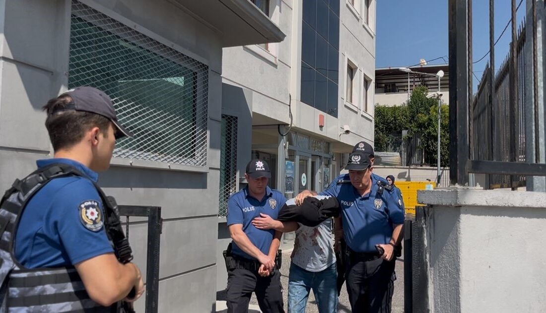 Bursa'da otodan hırsızlık ihbarı üzerine harekete geçen polis ekipleri, kovalamaca