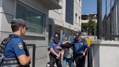 Bursa'da otodan hırsızlık ihbarı üzerine harekete geçen polis ekipleri, kovalamaca