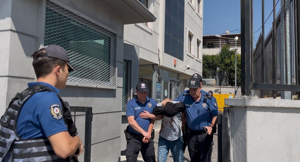 Bursa'da otodan hırsızlık ihbarı üzerine harekete geçen polis ekipleri, kovalamaca