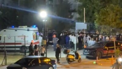 Bursa'nın Nilüfer ilçesinde iki kişi, tartıştıkları bir vatandaşı sokak ortasında