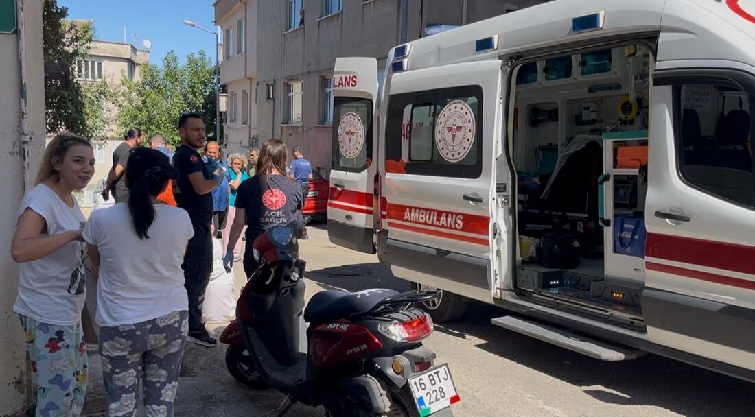 Bursa'da motosiklet ile bisikletin çarpışması sonucu 3 çocuk yaralandı.
