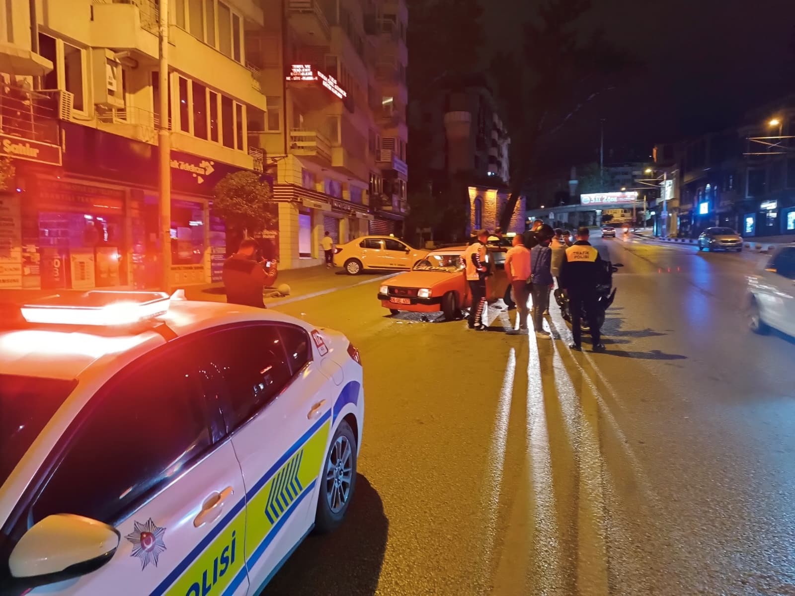 Bursa’da meydana gelen kazada drift yapan otomobile arkasından gelen motosikletli