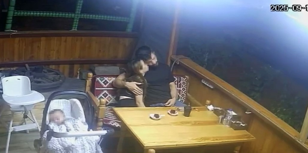 Bursa'da eşi ve çocuğuyla restorana gelen bir adam, önce kebap