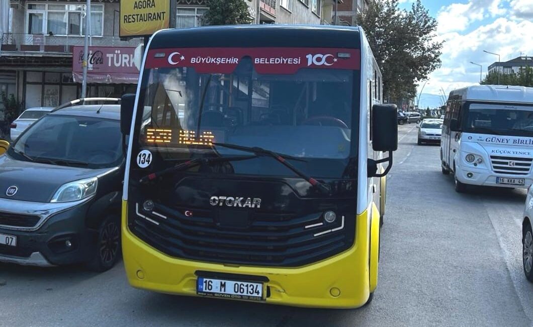 Bursa'nın İnegöl ilçesinde meydana gelen kazada minibüsün çarptığı yaya ağır