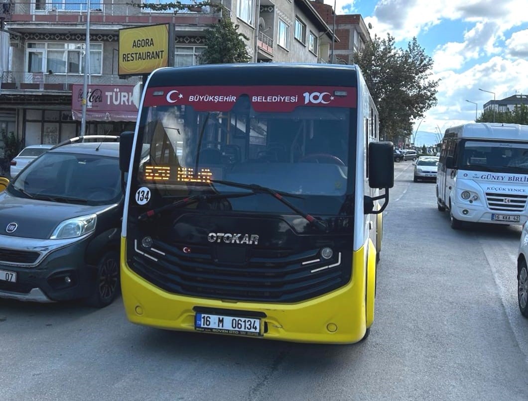Bursa'nın İnegöl ilçesinde meydana gelen kazada minibüsün çarptığı yaya ağır