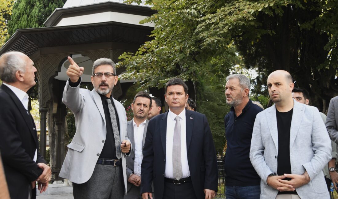 Her hafta bir mahalleyi ziyaret ederek vatandaşlarla bir araya gelen