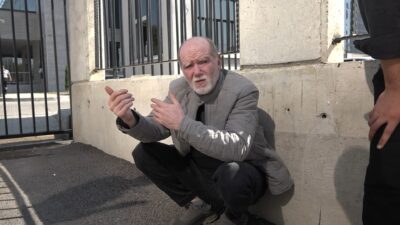 Bursa'da bir apartmanın 3'üncü katında çıkan yangında alevlerin arasında kalan