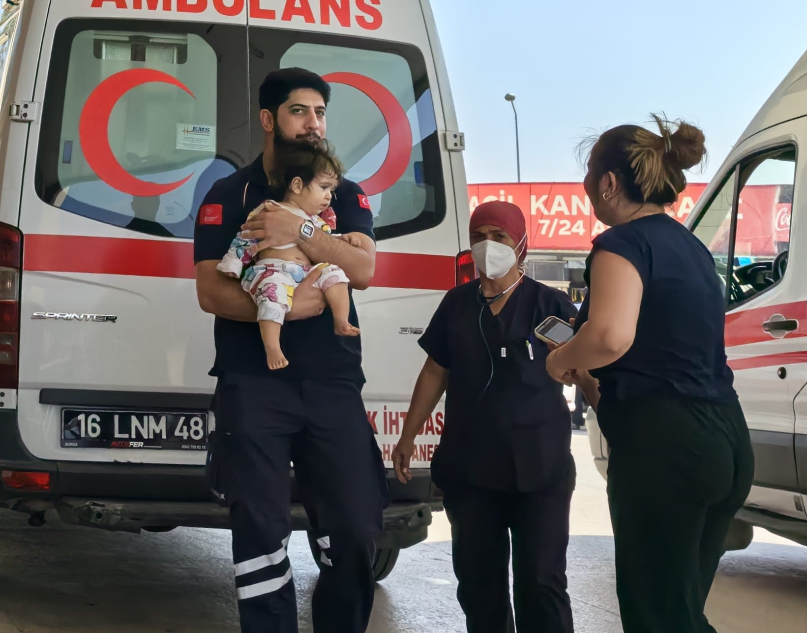 Bursa'nın İnegöl ilçesinde maraş otu yutan 1 yaşındaki bebek, hastanede